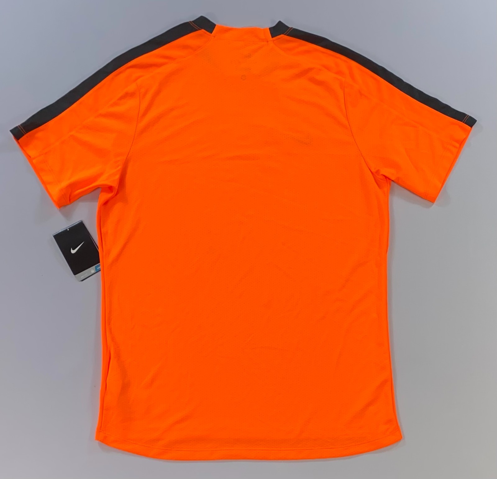 Men's Nike 688372 Polyester Soccer Shirt Short Sleeve Size Medium gallery