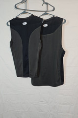UNDER ARMOUR MEN’S HEAT GEARTANK TOPS LOT OF TWO (2) GREEN AND BLACK SIZE: M