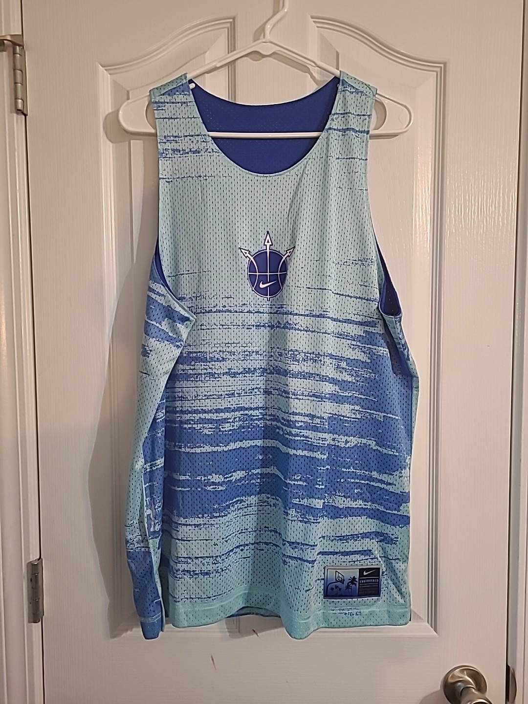 Nike Standard Issue Men Size Medium Reversible Mesh Basketball Jersey DV9606-482 gallery