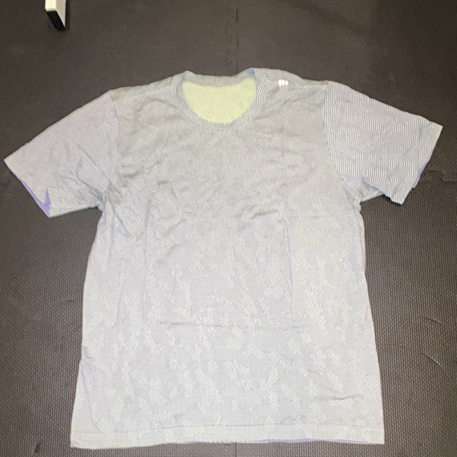 Lululemon Men's Blue/Green/Purple Geometric Breathable Stretch T-Shirt Size L gallery