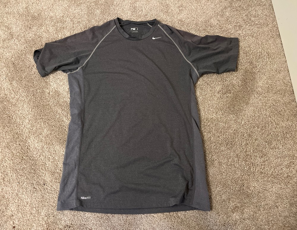 Nike Mens Size Medium Gray Short Sleeve Workout Shirt Lightweight Gym