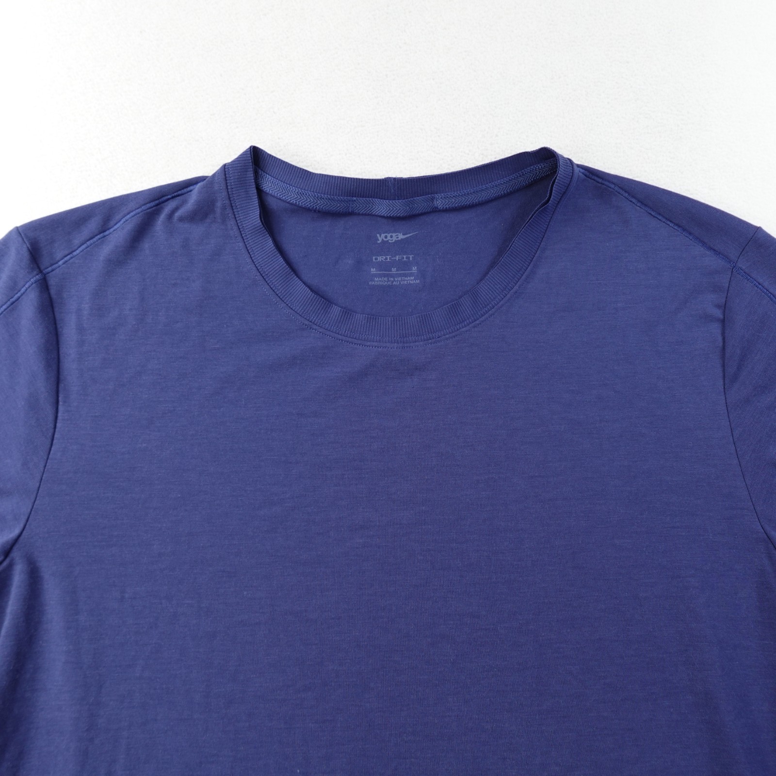 Nike Yoga Dri Fit Training Tee Mens Medium Blue Lightweight Performance DM7825 gallery