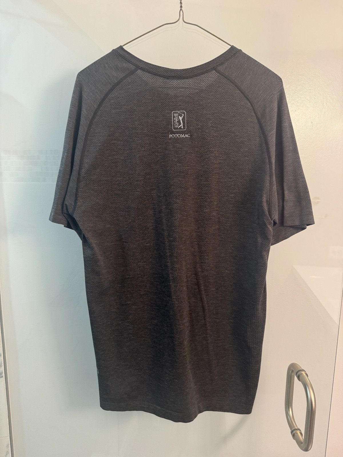 Lululemon Metal Vent Tech Shirt Men's Medium Gray TPC Potomac Avenel Farm Golf gallery
