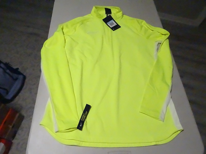 NEW NWT Nike RUNNING 1/2 Zip Top SIZE M - WOMENS DRI FIT AO1470-702 Volt/White gallery