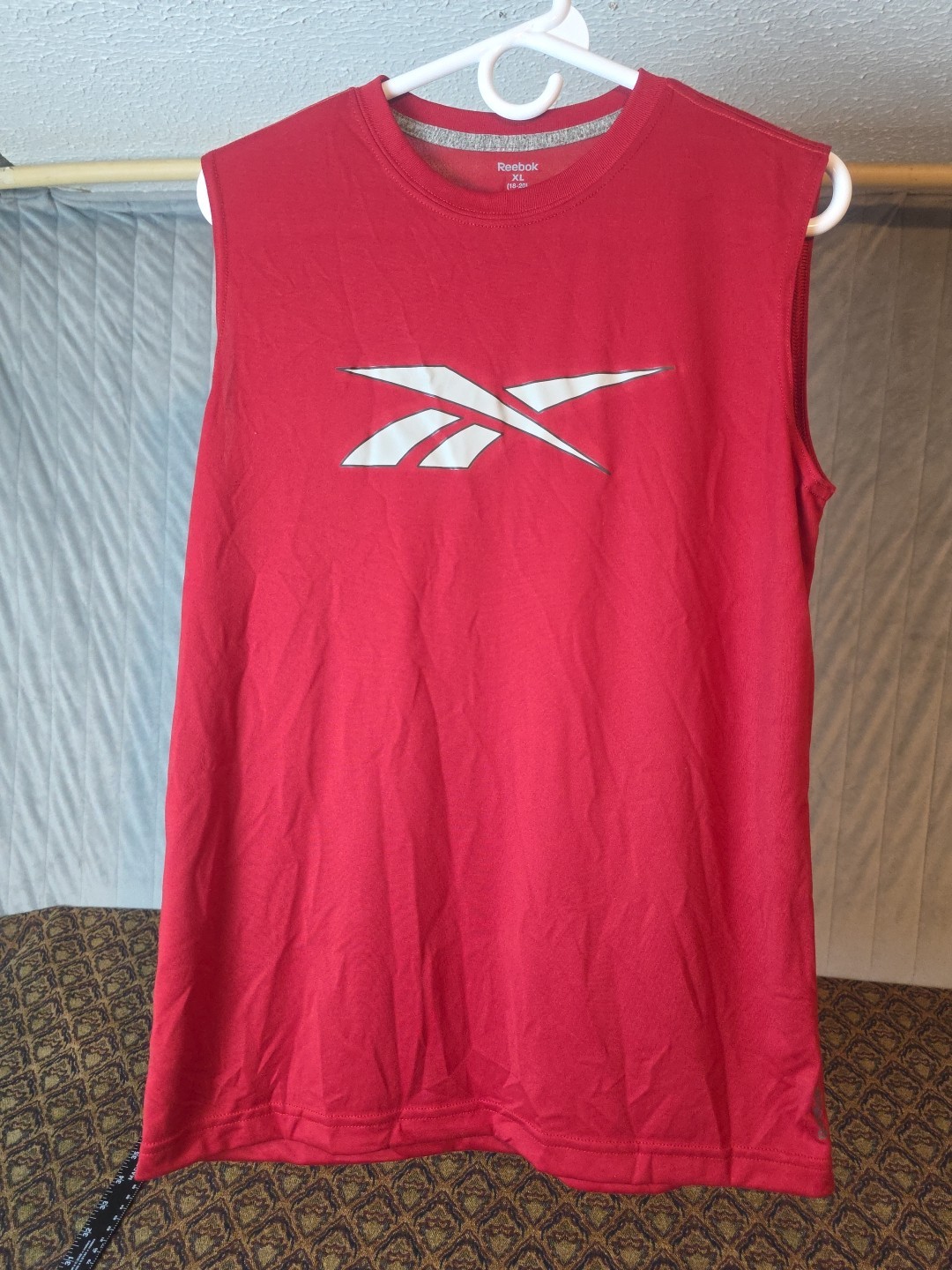 Reebok Sleeveless Red and Gray Tank Top Youth Size XL Playdry (18-20) Pre-owned gallery