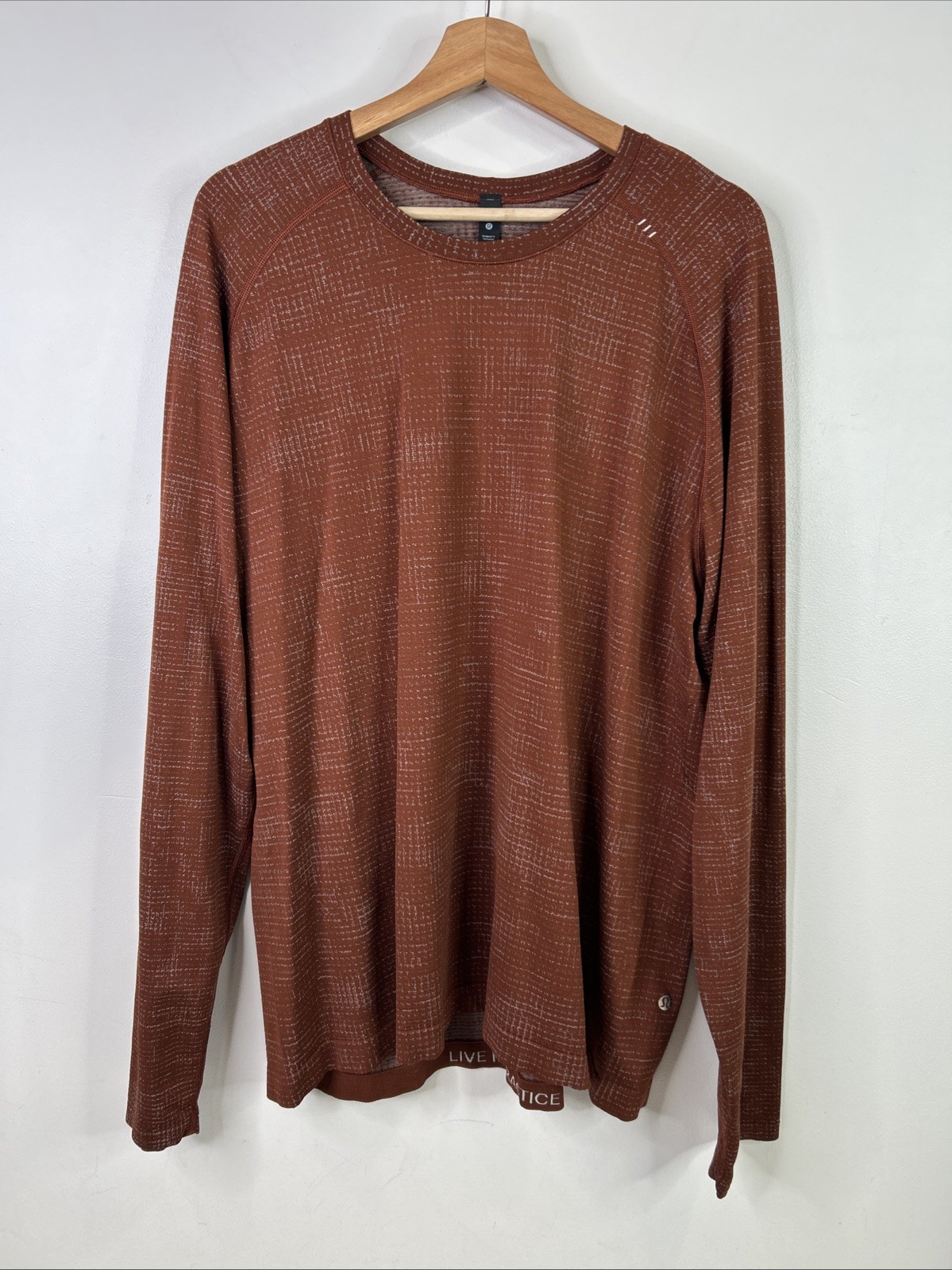 Lululemon Metal Vent Tech Long Sleeve Size XXL Disrupted Grid Date Brown gallery