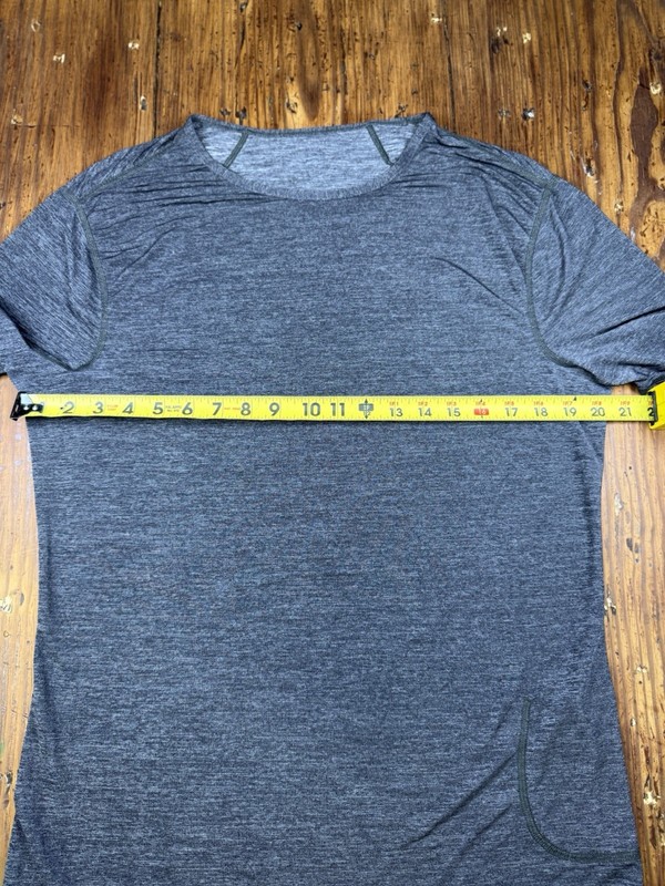Lululemon Mens Sz L Gray Short Sleeve Athletic Performance Gym Inside Pocket gallery