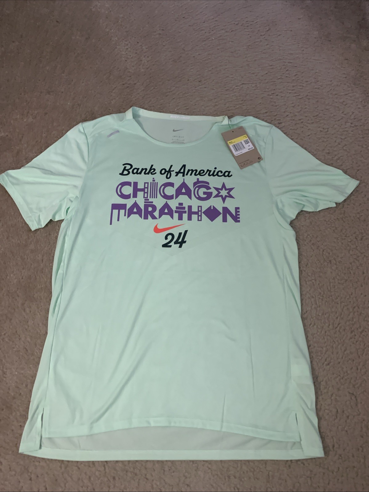Men’s Nike Chicago Marathon 2024 Dri-Fit Running Tshirt Size Small NWT gallery