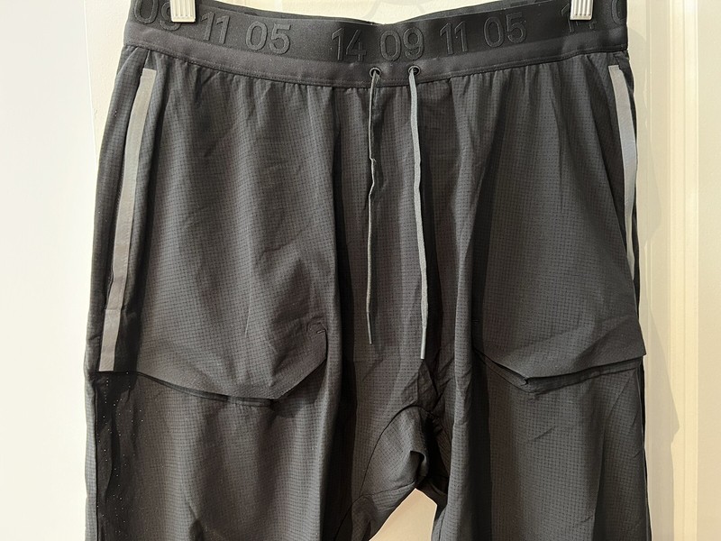 Nike Tech Pack Men’s Running Pants BV5695-010 Black/Anthracite-Size Medium gallery