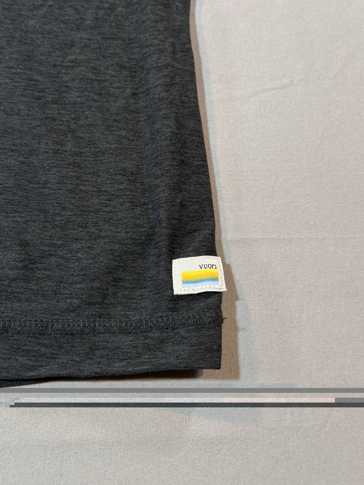 Vuori Strato Tech T-Shirt Mens L Charcoal Heather Performance Crew Neck V126 gallery