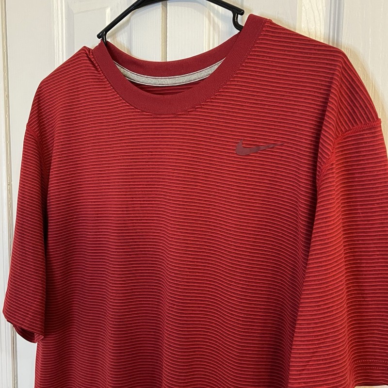 Nike Men's XL Shirt Red Striped Crewneck Short Sleeve Dri Fit Lightweight Soft gallery