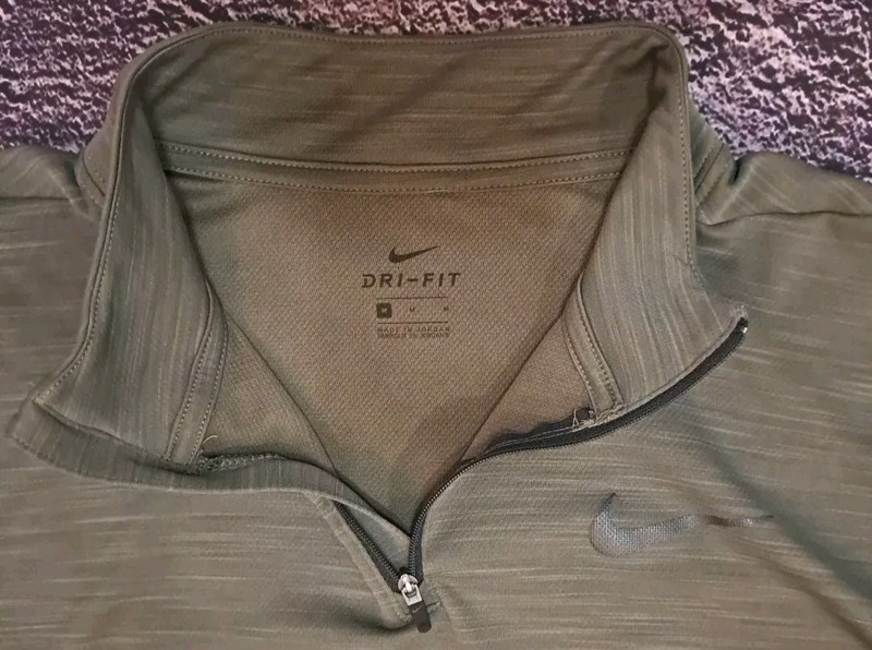 Nike Mens Training Top Superset Medium Long Sleeve Quarter Zip Green gallery