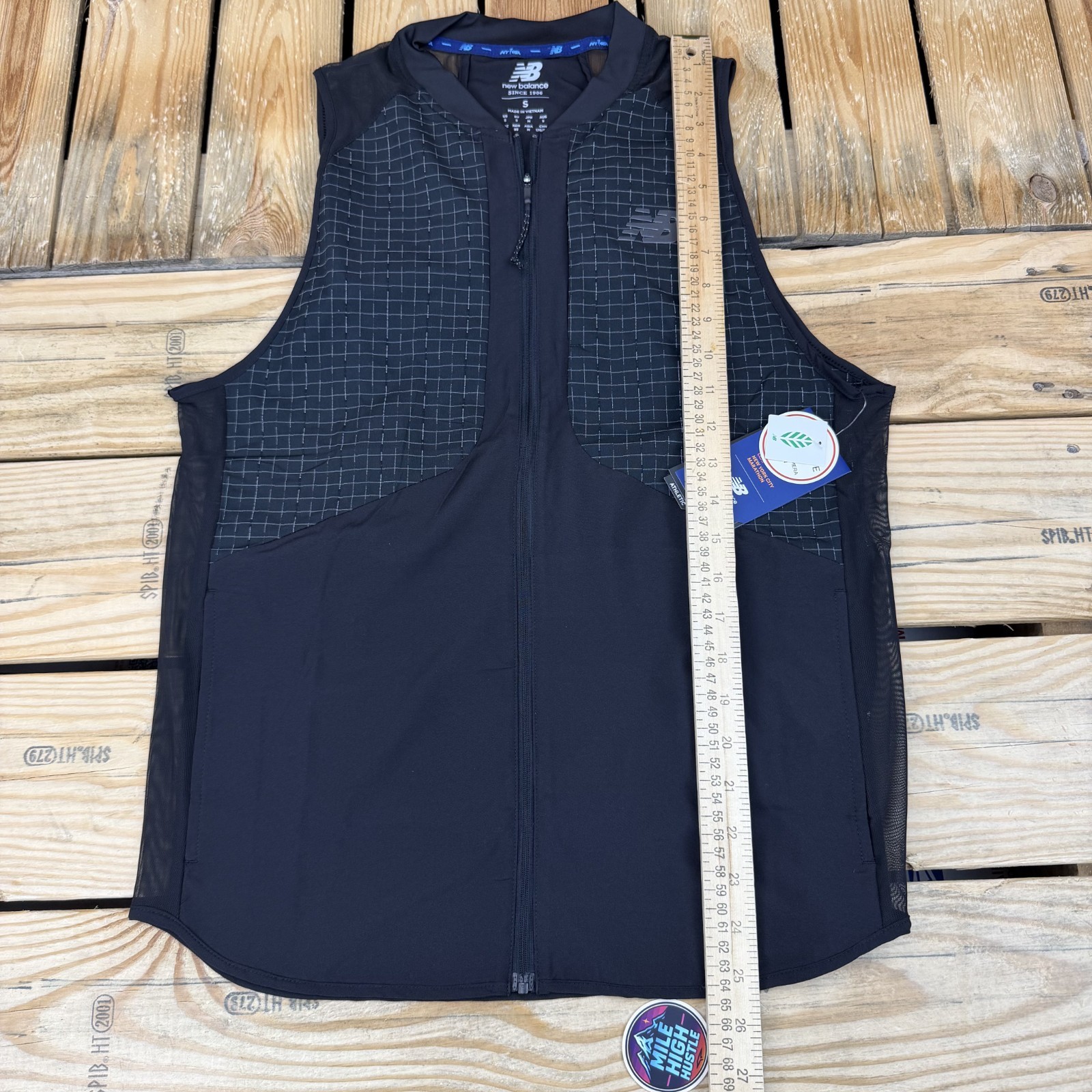 New Balance NYC Marathon 2023 Luminous Packable Running Vest Mens S New Tags gallery