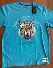 UA Project Rock Champion Loose Fit Short Sleeves Blue Tiger size XL (NWT)