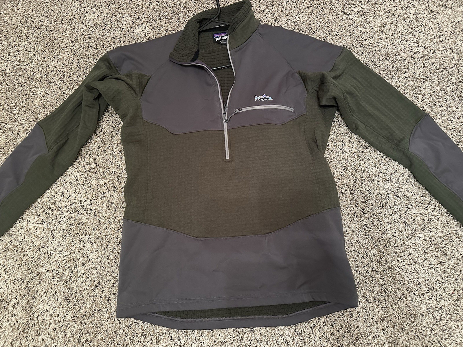 Patagonia Men's M 1/4 Zip Mock Neck Pullover Polyester Long Sleeve Gray/Green gallery