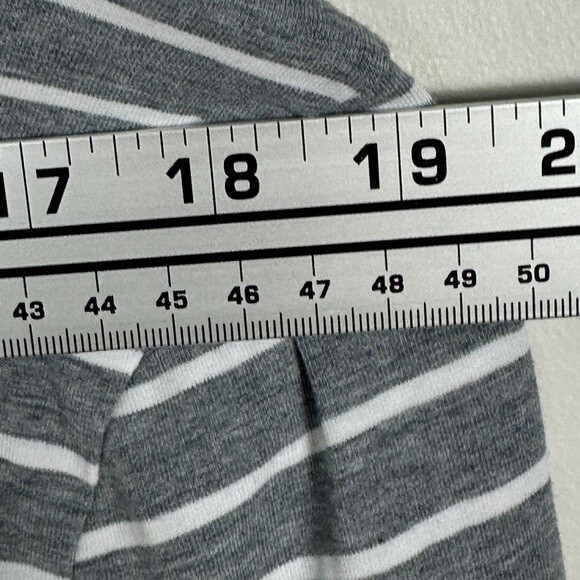 Lululemon Mens 5 Year Basic Long Sleeve Tee Grey White Stripe Size Large T-Shirt gallery