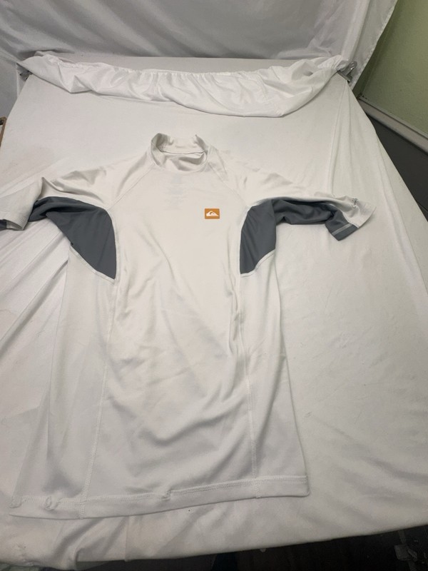 Quiksilver UV Tech White Stretch Surfing Swim Compression Shirt Sz M Workout gallery