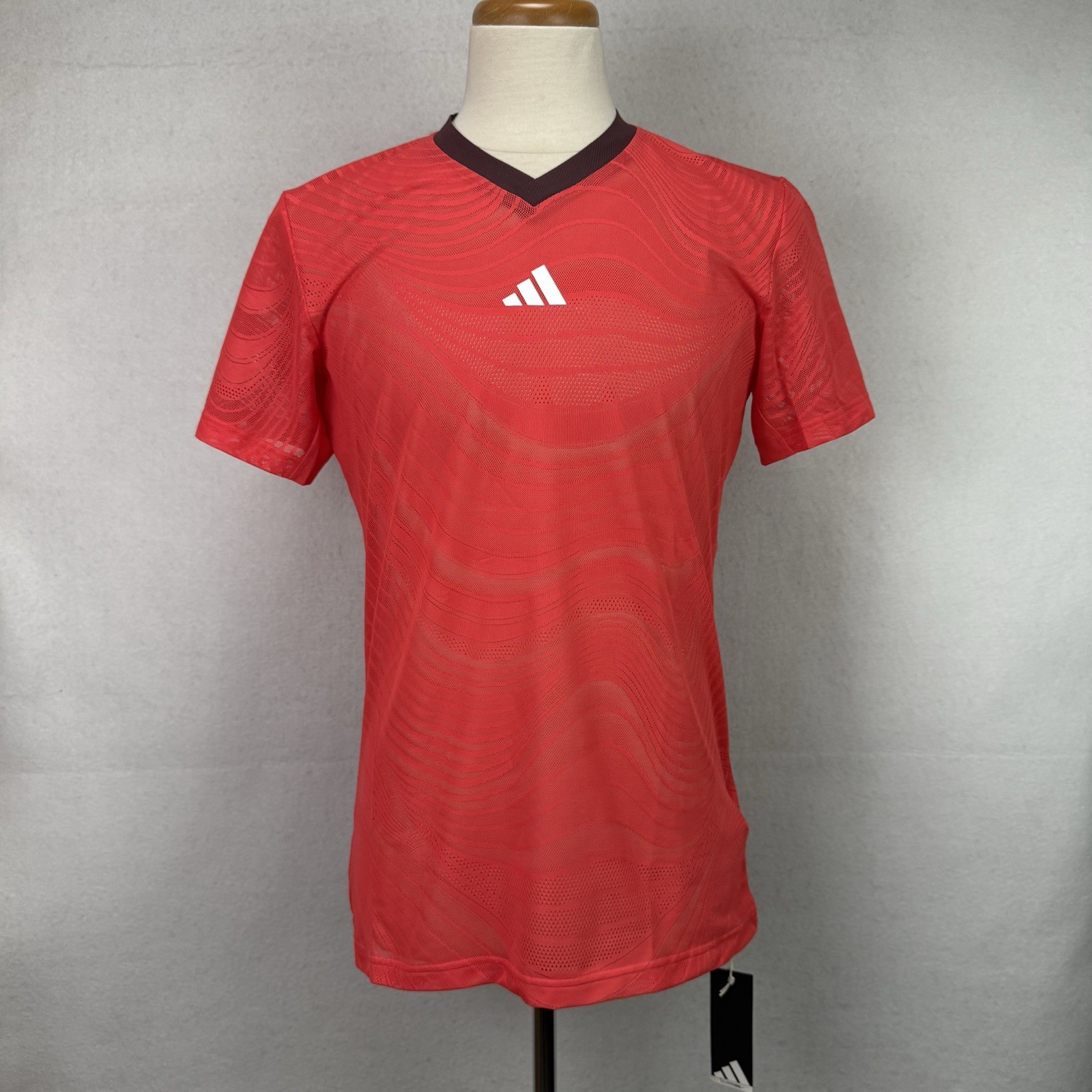 Adidas Freelift Mesh Pro Tennis T-Shirt Men's Size Medium Semi Lucid Red JD8633 gallery