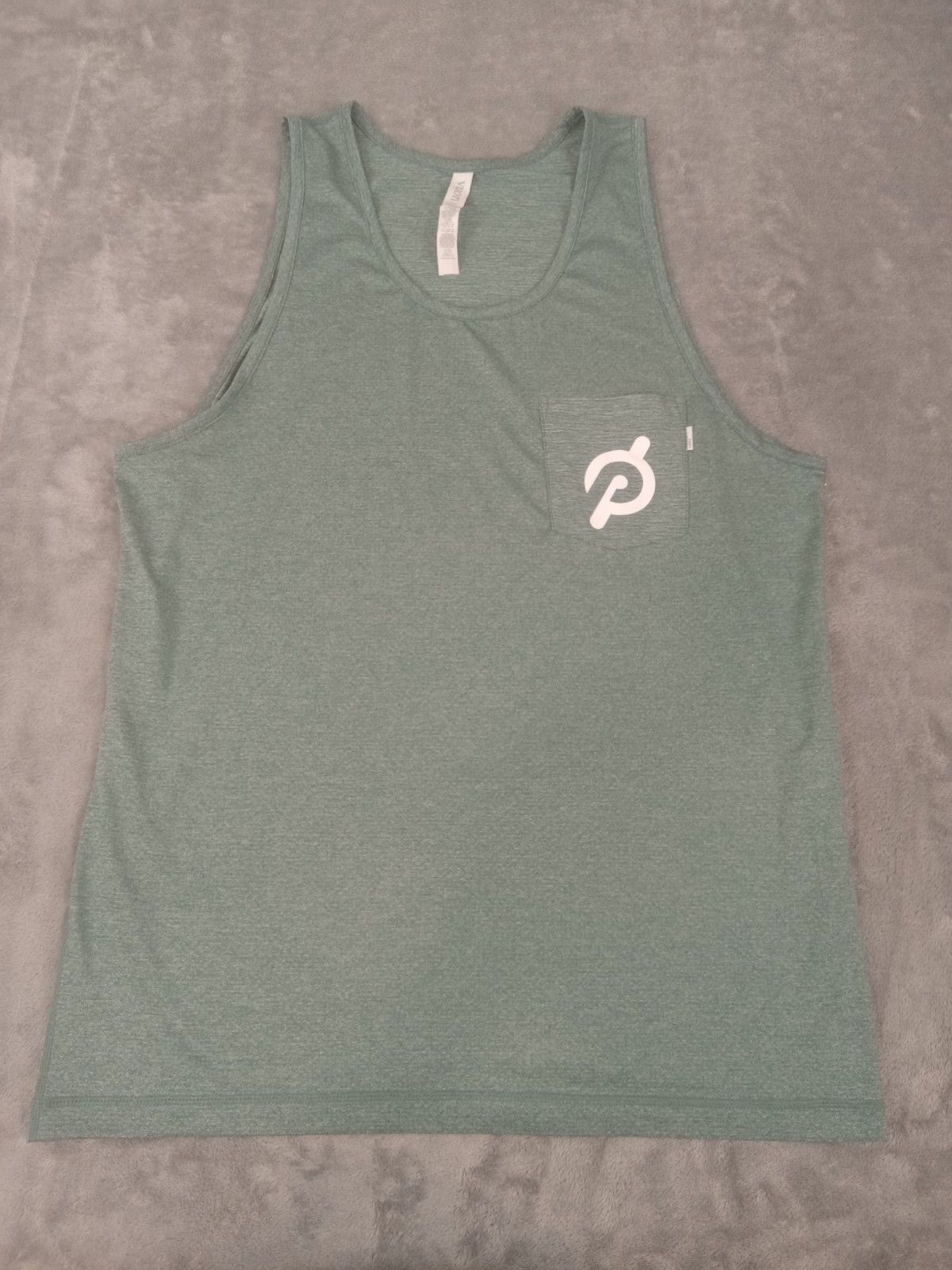 Vuori Peloton Men’s Sage Green Pocket T Performance Stretch Gym Workout Tank gallery