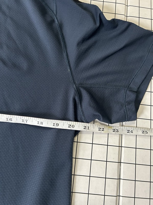 Lululemon Athletic Lightweight Shirt Zip Pocket Vented Breathable Gym Running L gallery