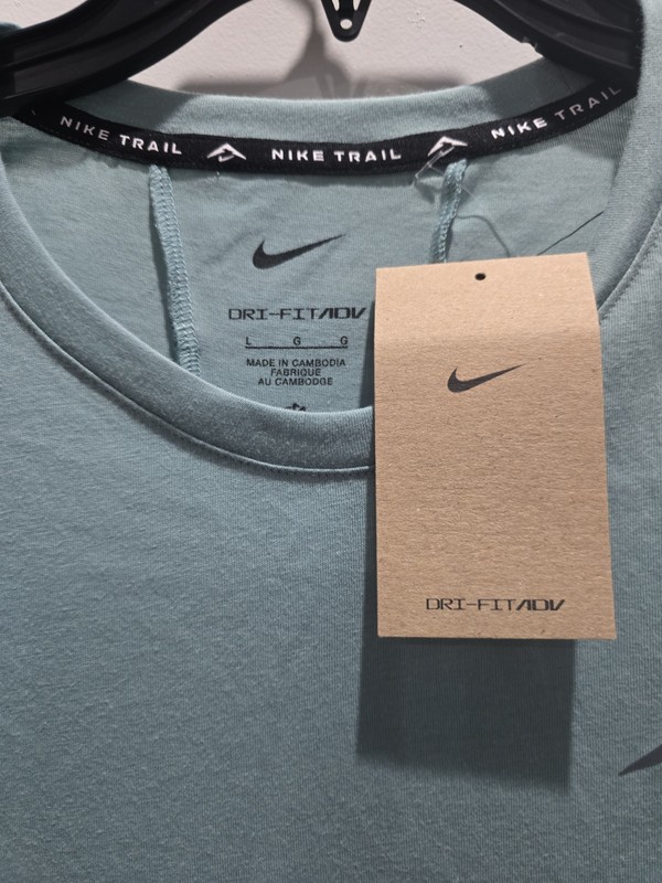 Nike Dri Fit ADV Trail Solar Chase Running Shirt Green Size Large HJ3580-017 gallery