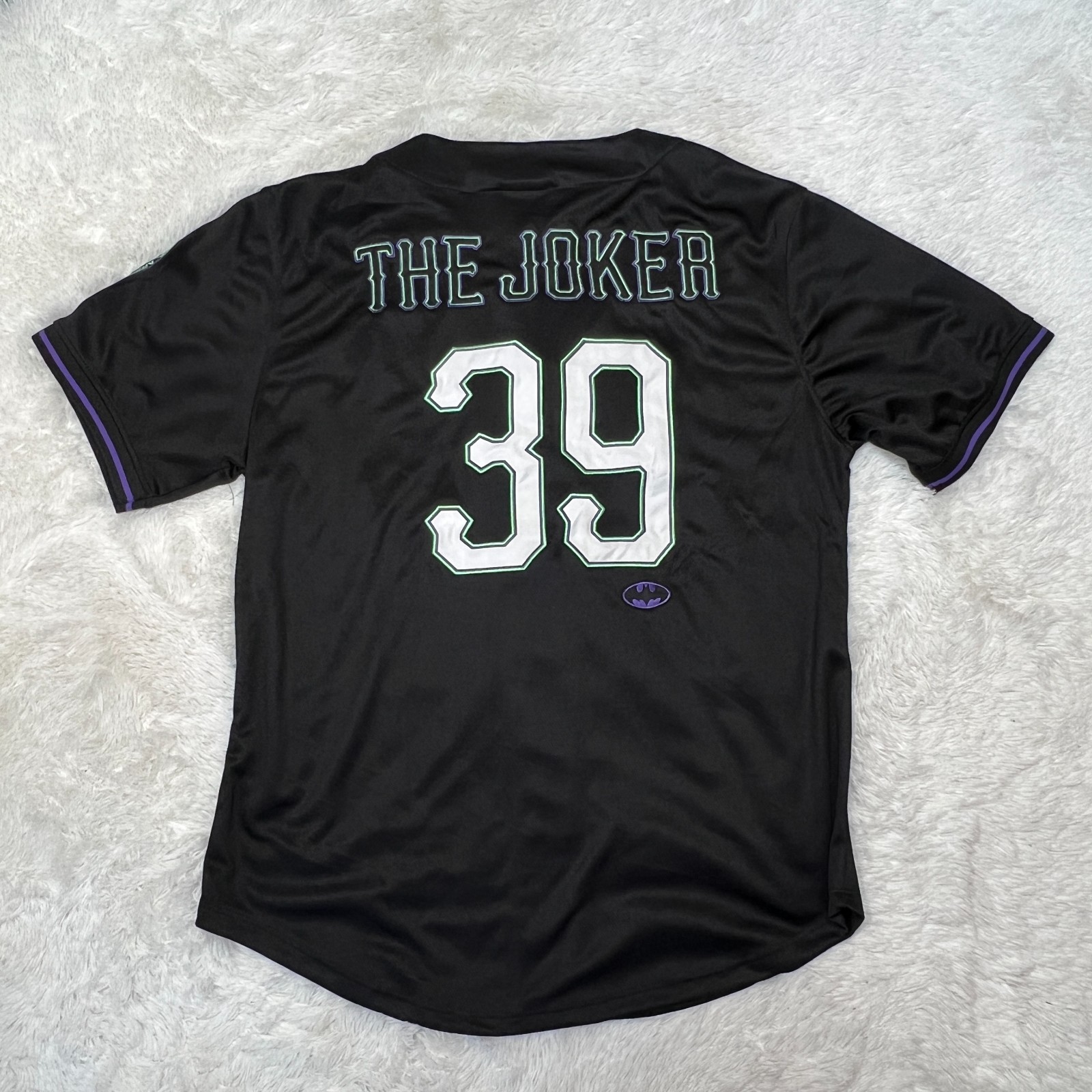 DC COMICS BATMAN / THE JOKER GOTHAM CITY JERSEY SIZE L gallery