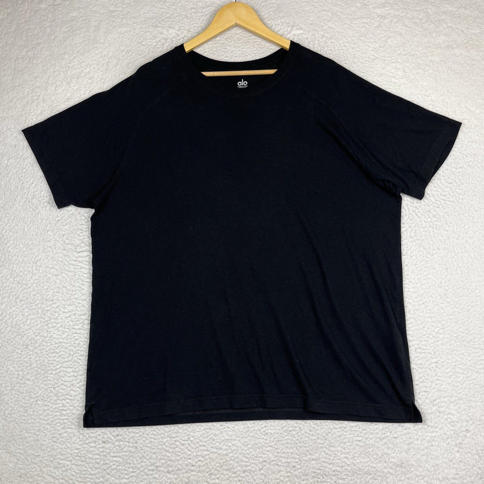 Alo Triumph T Shirt Mens 2XL Black Raglan Crew Neck Tee Alo Yoga M1133R gallery