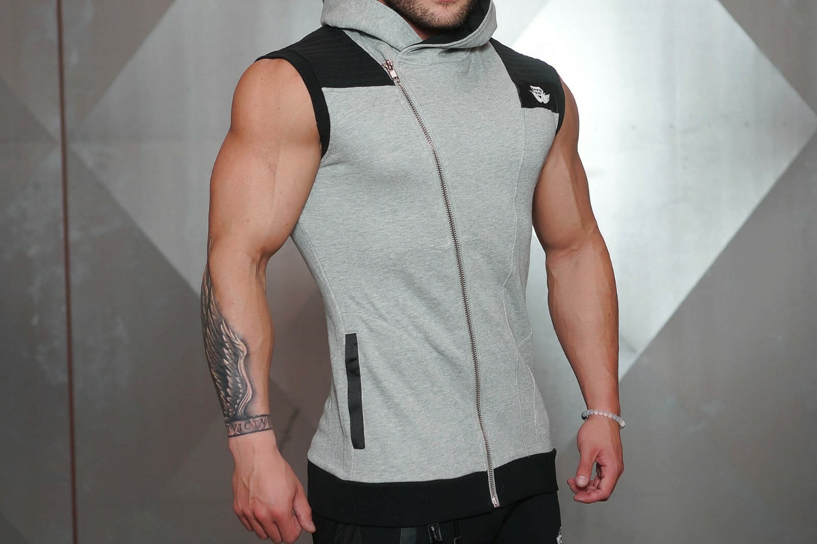 Body Engineers YUREI Sleeveless vest – Light Grey/Black Size Large gallery