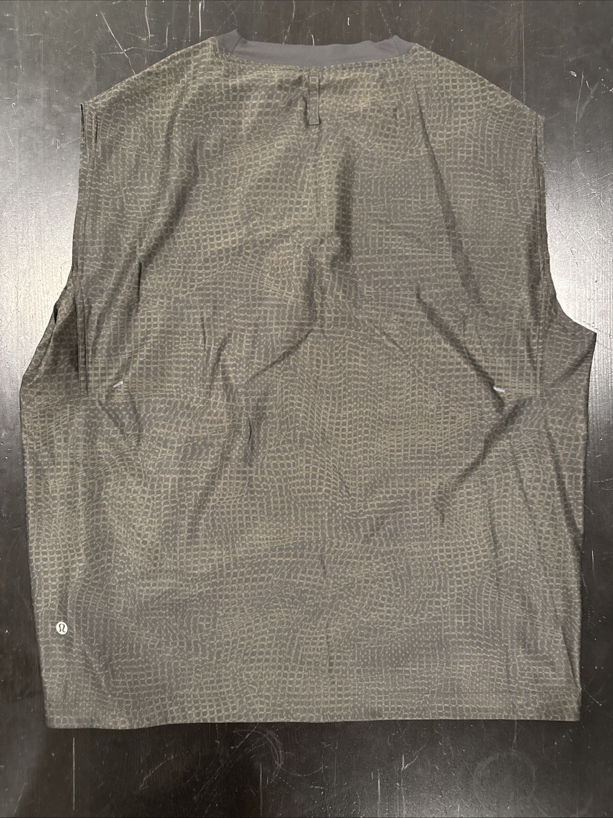 Men’s Lululemon Drysense Training Sleeveless Shirt Snakeskin Size L gallery