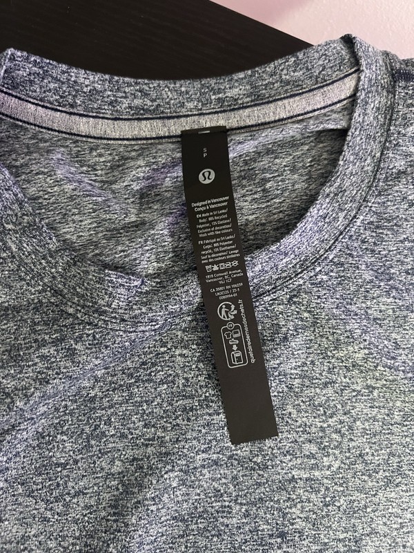 Lululemon T Shirt Long Sleeve Navy Blue Stretch Tech Men’s Size S Small gallery