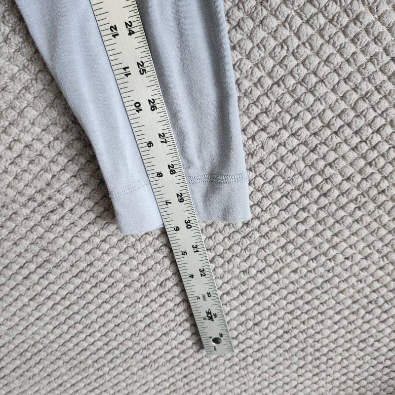 Vuori Shirt Mens XL Gray Long Sleeve Ease Performance Henley Athletic Gym Preppy gallery
