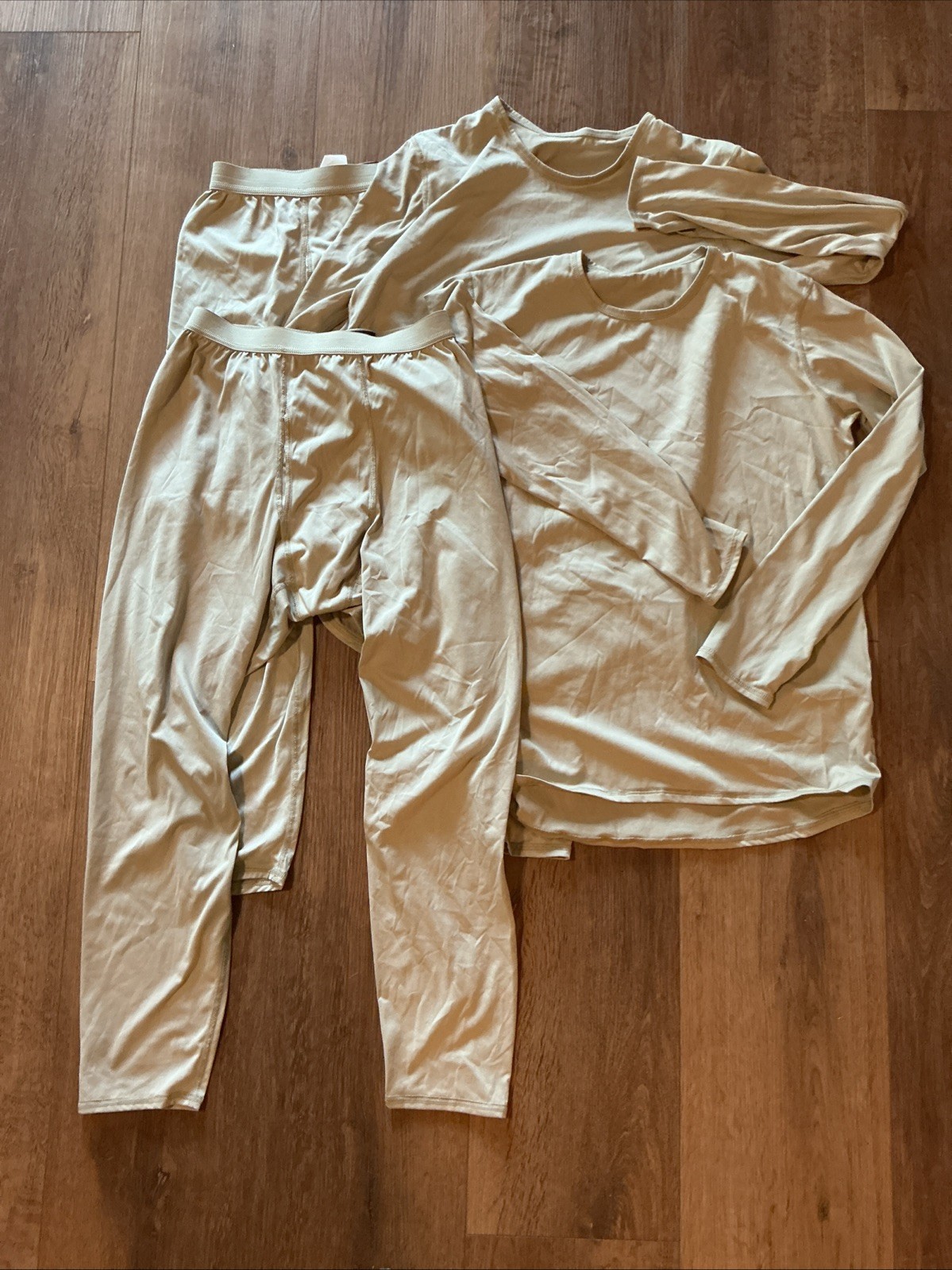 2 US Army ECWCS Polartec Base Layer Set Men Small R Tan Gen III Cold Weather gallery
