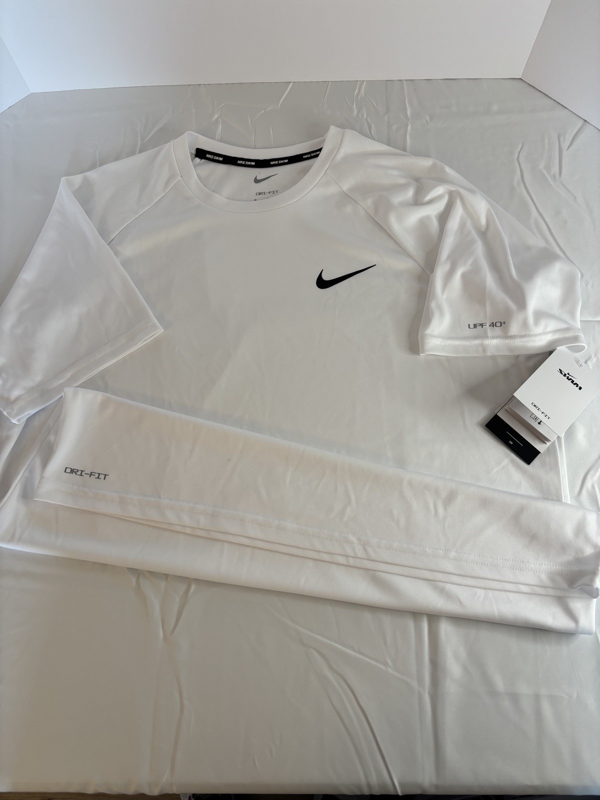 NWT NIKE Mens Essential Hydroguard Swim T-Shirt White UPF 40+ NESSA586-100 Med gallery