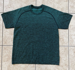 Lululemon Sports Metal Vent Tech Men’s Short Sleeve XL Running Training Race Top