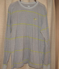 NIKE Mens XL Lighter Weight Sweatshirt Pullover Gray Black Yellow Long Sleeved