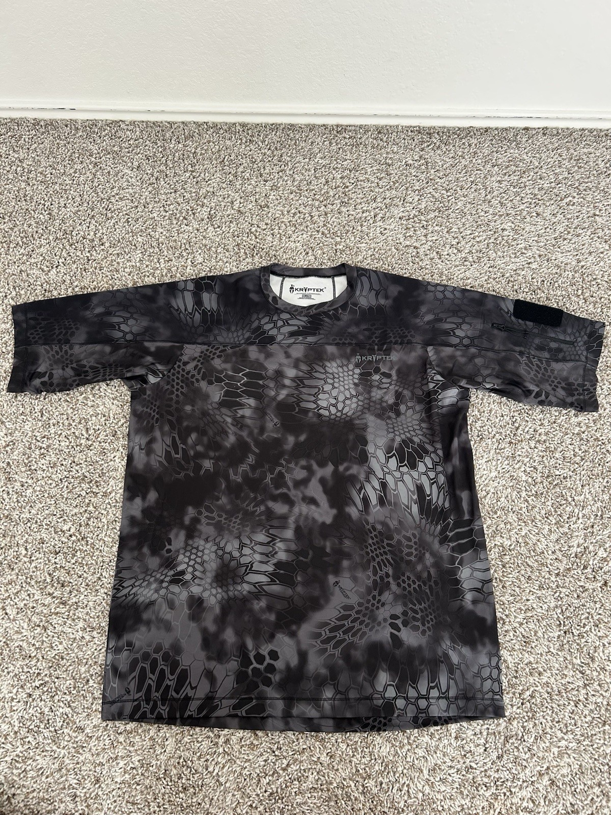 Kryptek Mens Valhalla Camo Performance Short Sleeve Pocket T-Shirt Black Grey XL gallery