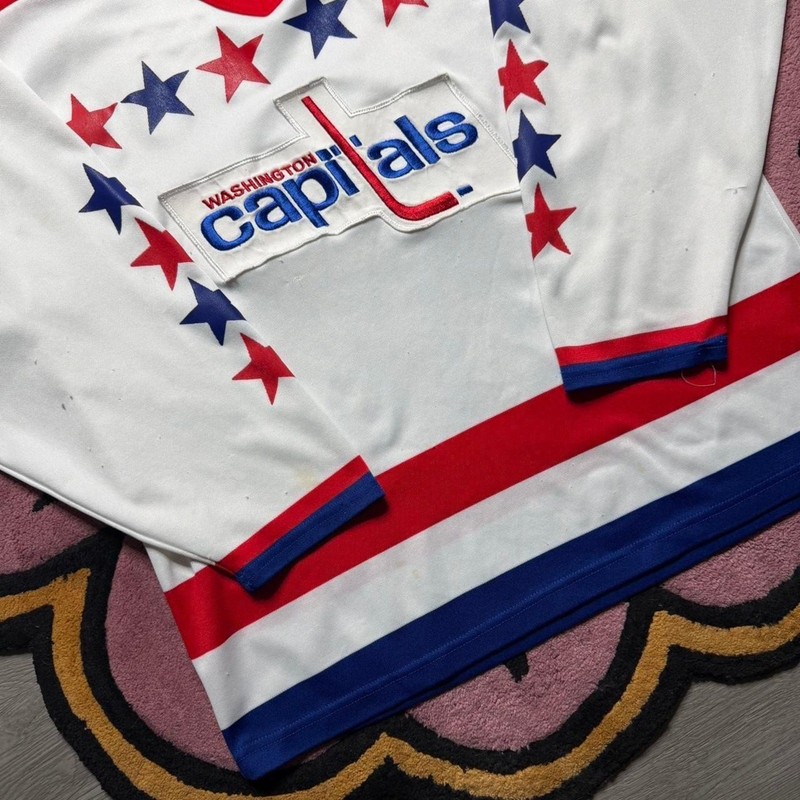 Vintage 80’s CCM Washington Capitals NHL Hockey Jersey Size Large White Blue Red gallery