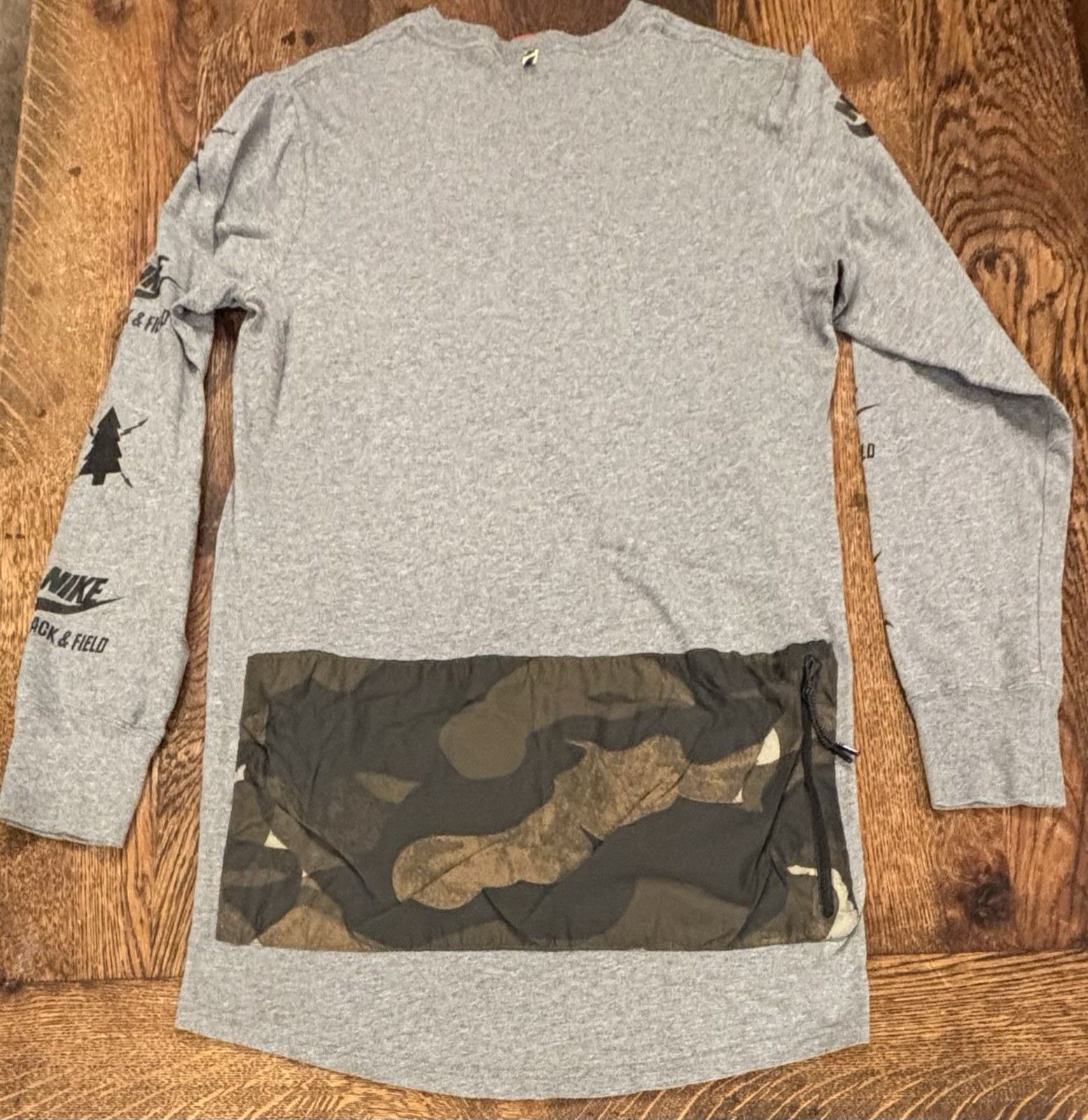 NIKE TRACK & FIELD MENS LONG SLEEVE TEE MEDIUM CAMO BACK POCKET 694140-091 NT/F gallery