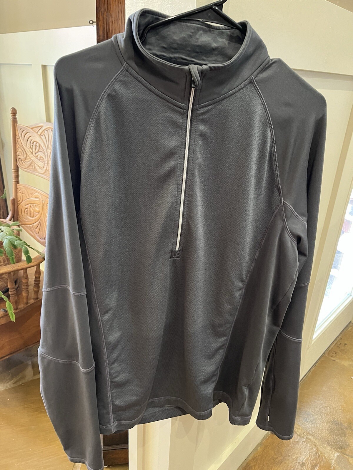 Men’s Mondetta Size L Grey Pullover 3/4 Zip Up With Thumb Holes In Sleeves. gallery