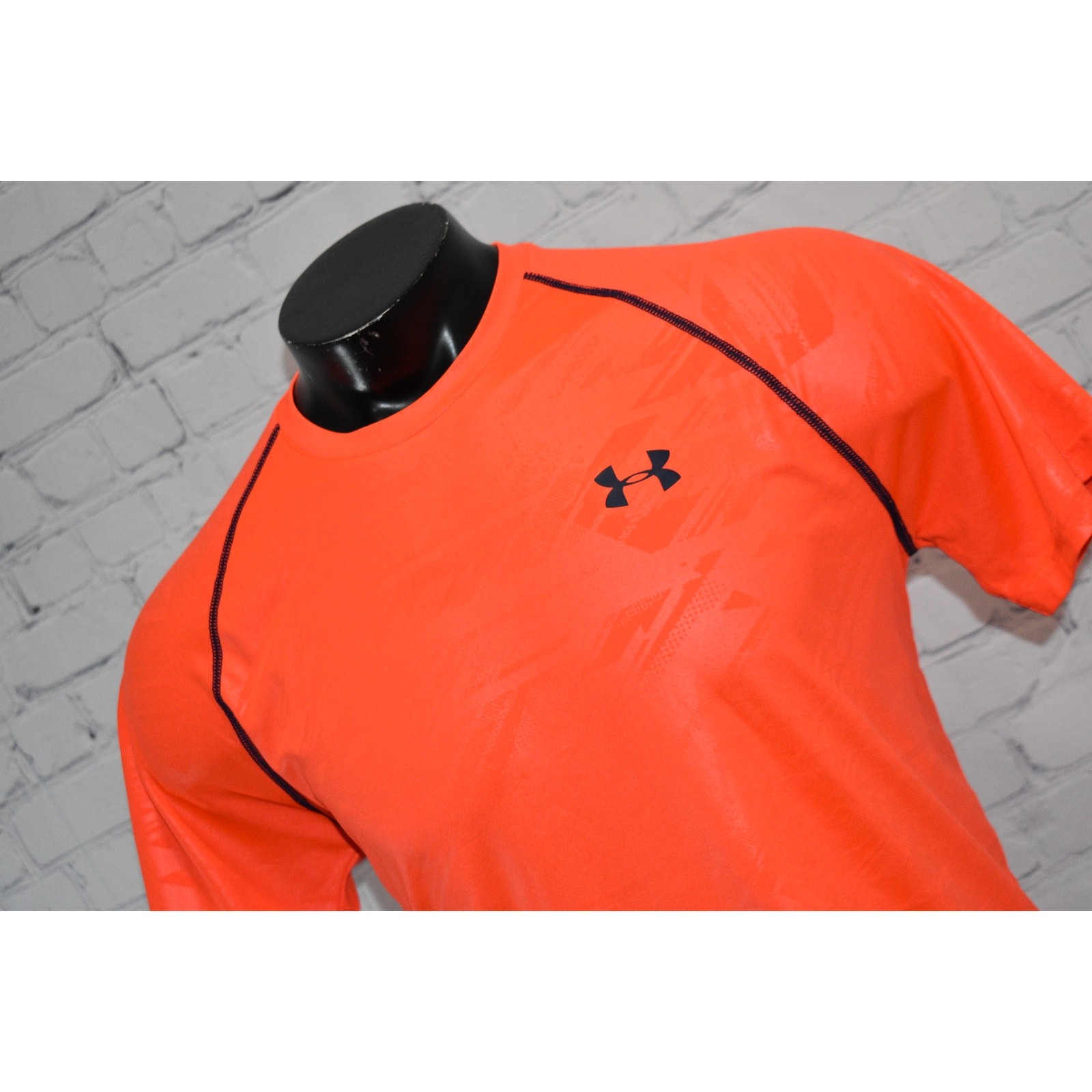 Under Armour Shirt Mens Size Medium Gym Performance HeatGear Hot Pink gallery
