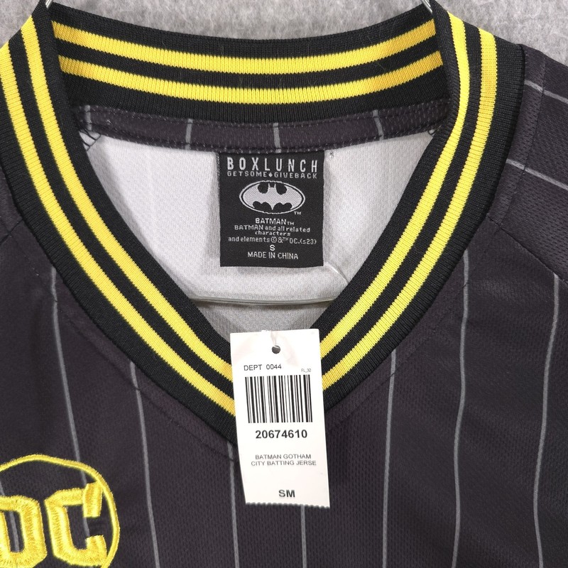 Box Lunch Batman Bruce Wayne Gotham City Batting Baseball Jersey Mens Small gallery