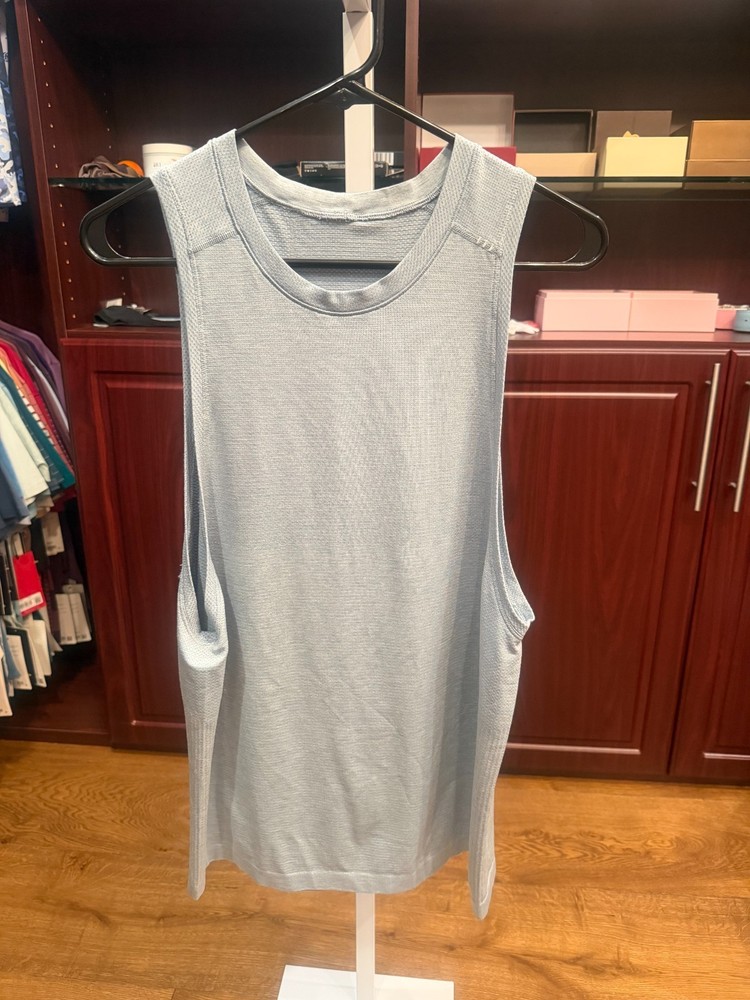LOT OF 2 MEN'S LULULEMON METAL VENT TANK TOP SHIRTS SIZE MEDIUM M BLUE GREY