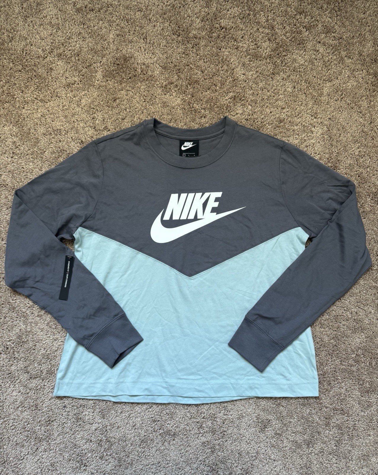 Nike Standard Fit Women’s L Gray/Blue Colorblock Logo Crew Neck Long Sleeve Tee gallery