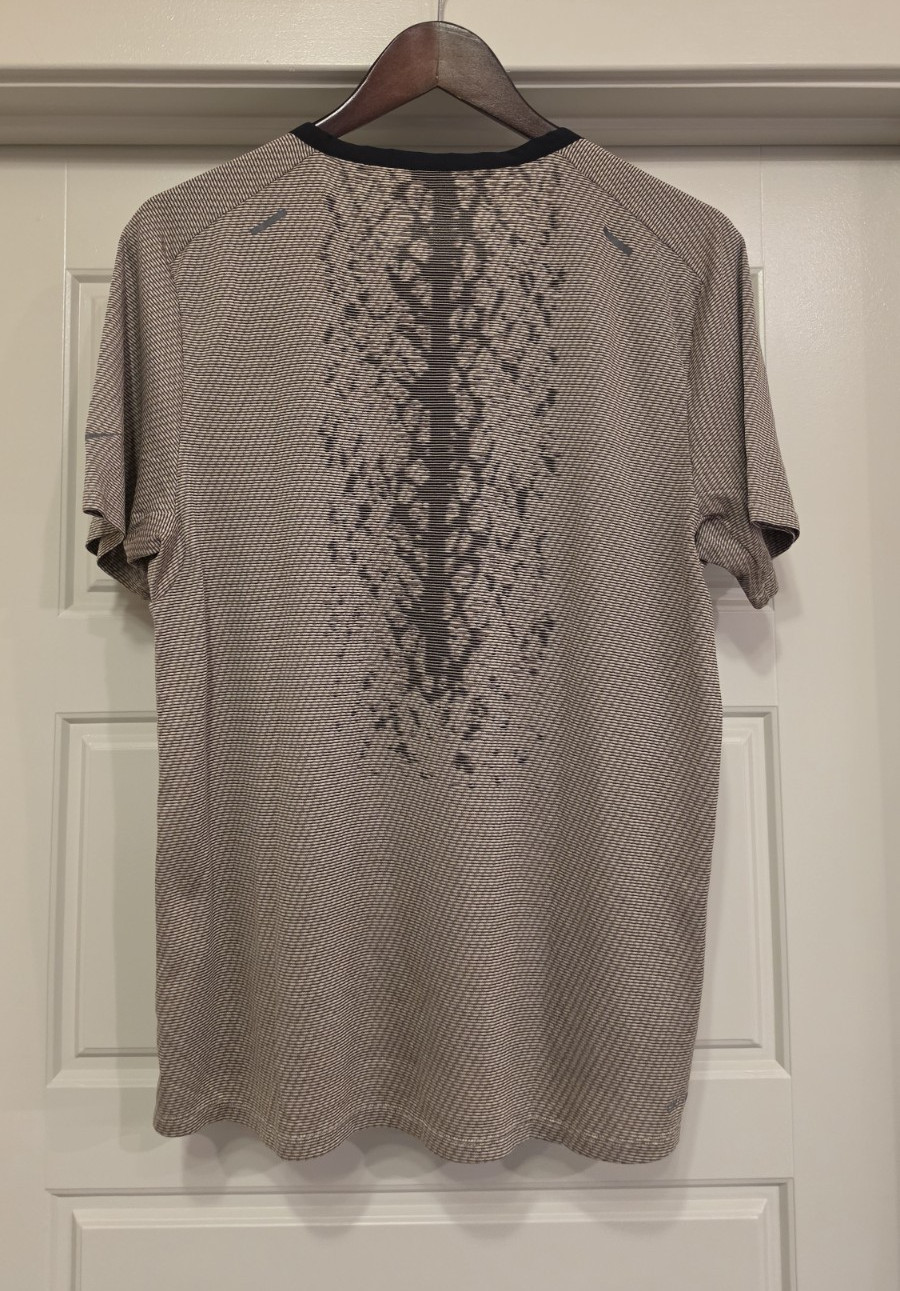 Men's Activewear Breathable Polyester Crew Neck Geometric T-Shirt Size M gallery
