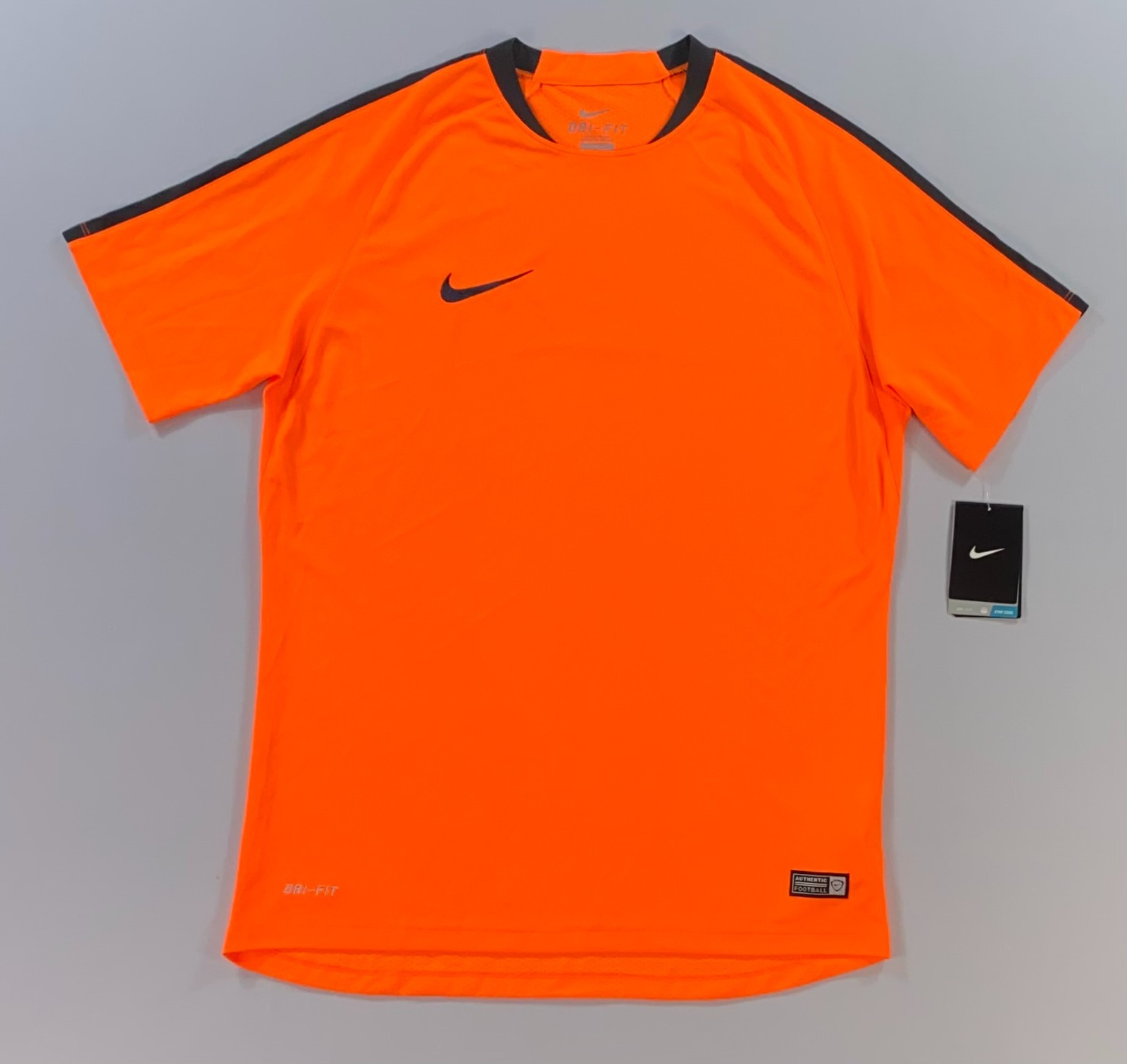 Men's Nike 688372 Polyester Soccer Shirt Short Sleeve Size Medium gallery
