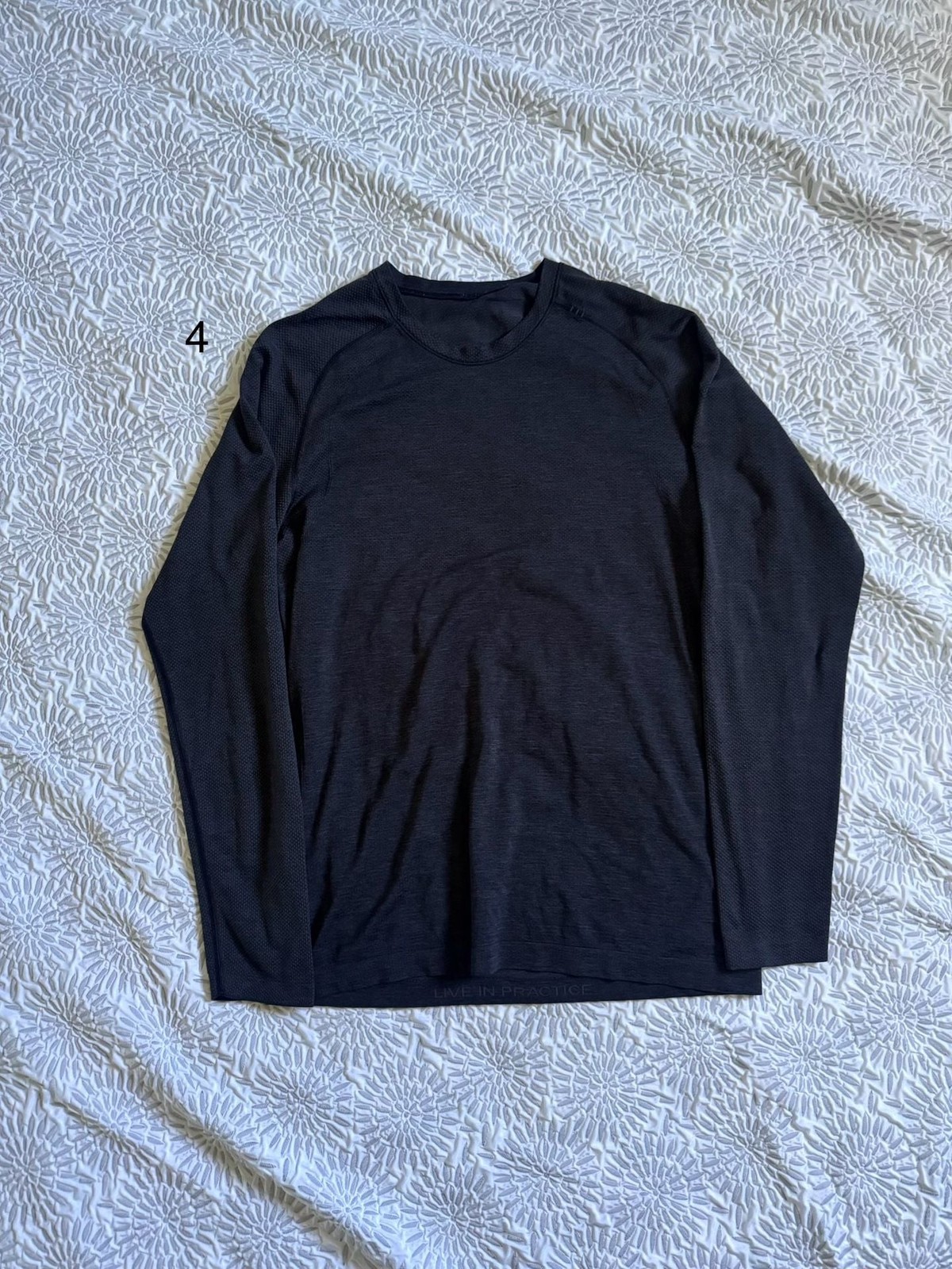 Lululemon Metal Vent Tech Long-Sleeve Shirt Men’s Small gallery