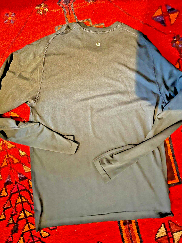 Lululemon Men’s Dark Green Metal Vent Tech Long Sleeve Small, 19 inch chest
