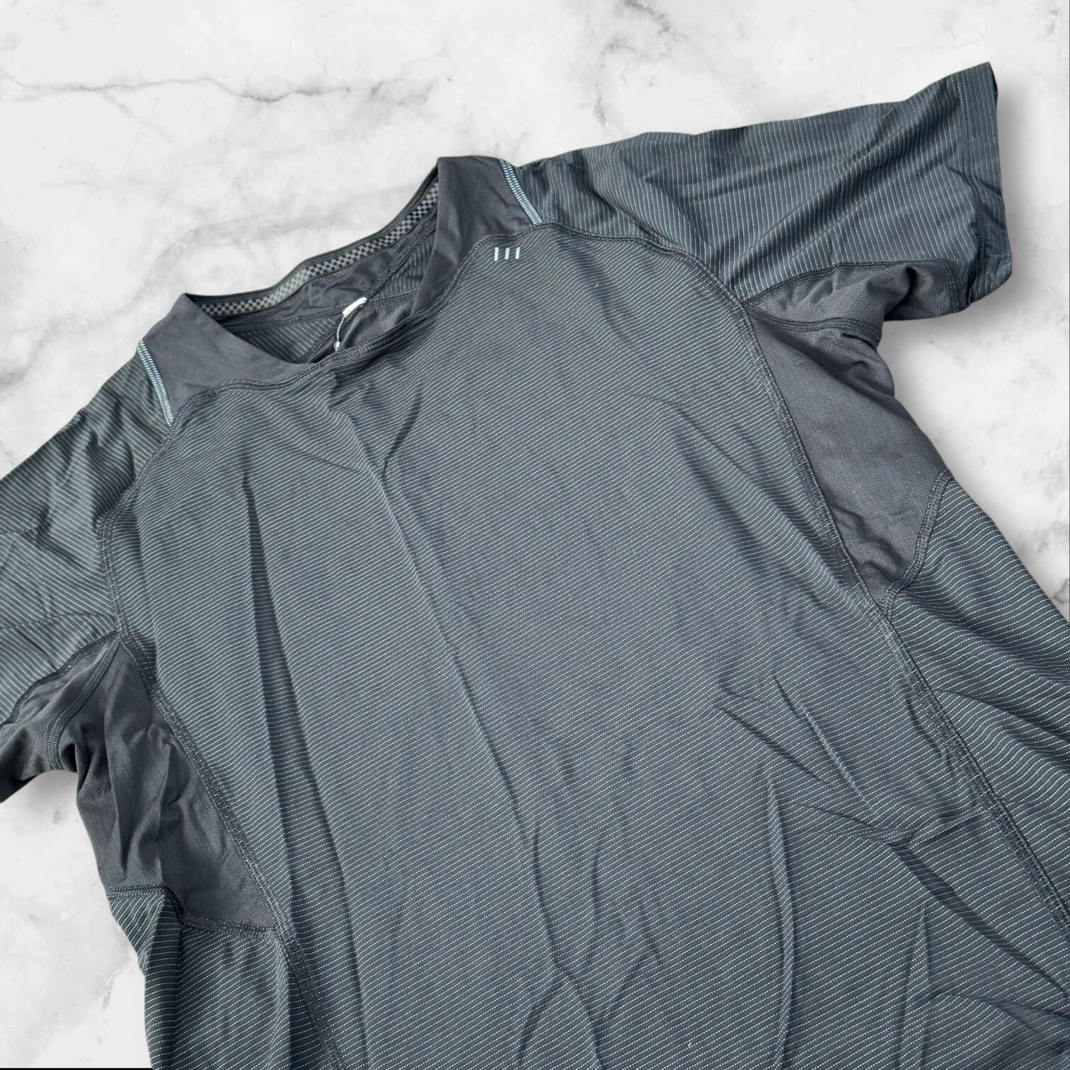 Lululemon Short Sleeve Square Neck T-Shirt Sz Small Black Men gallery