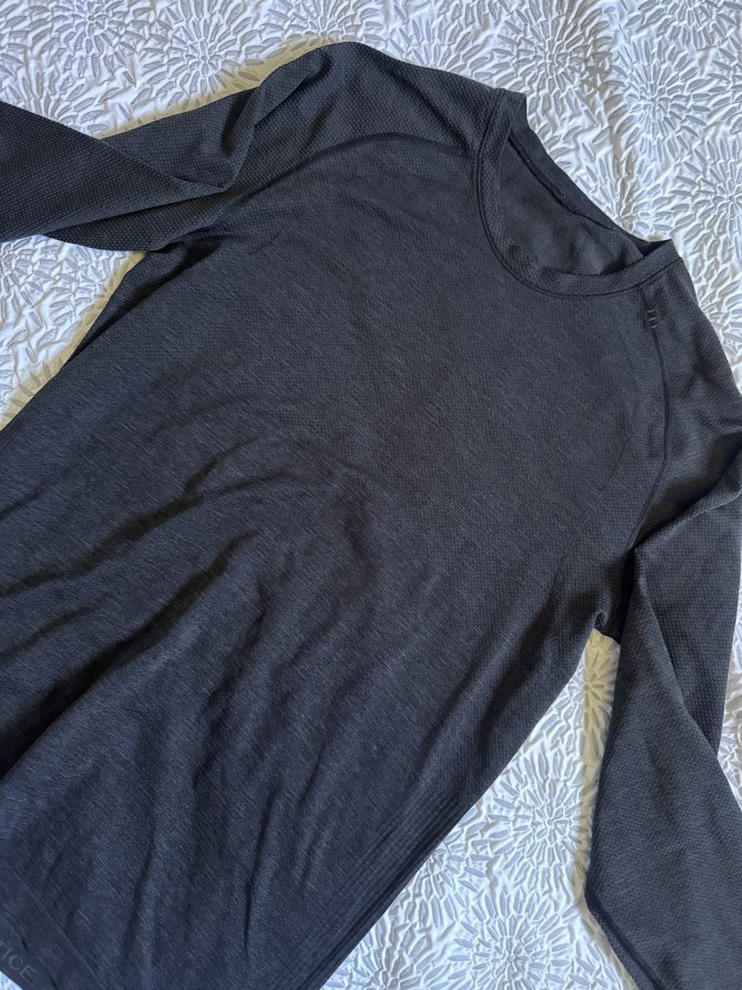 Lululemon Metal Vent Tech Long-Sleeve Shirt Men’s Small gallery