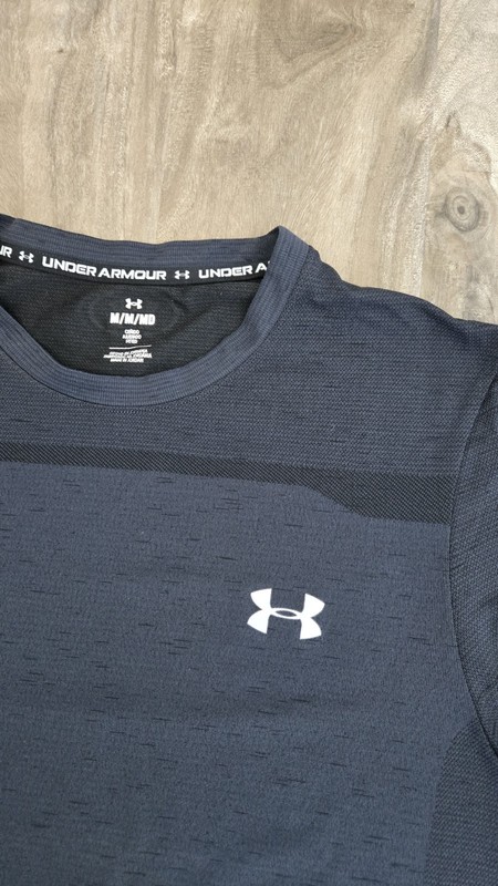 Under Armour Men's Seamless Short-Sleeve T-Shirt Black Medium gallery